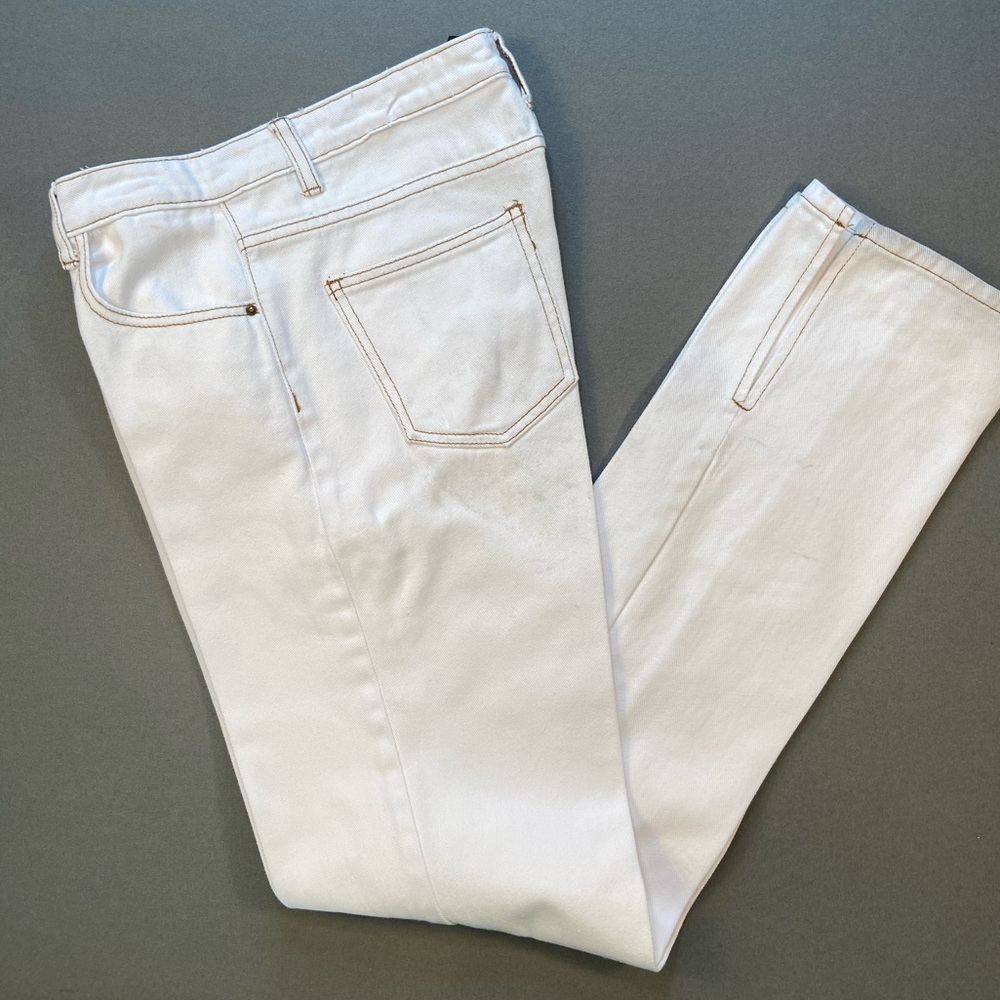 Lioness white denim, top stitching, split jeans at ankle,‎ size medium